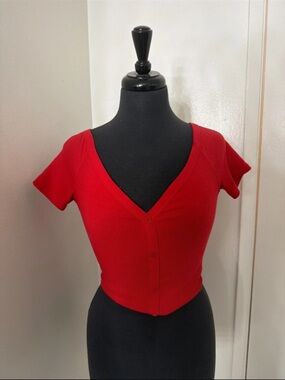 iris Red V-Neck Button-Front Crop Top